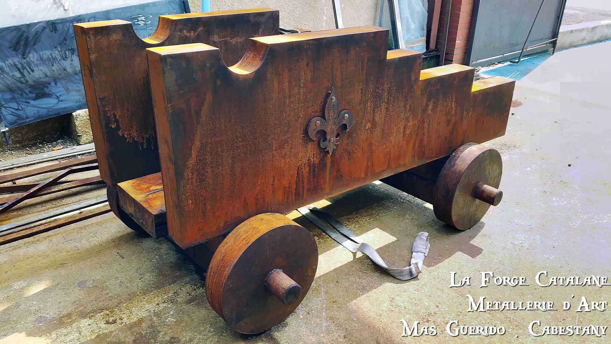 chariot porte canon en fer Forge Catalane.jpg